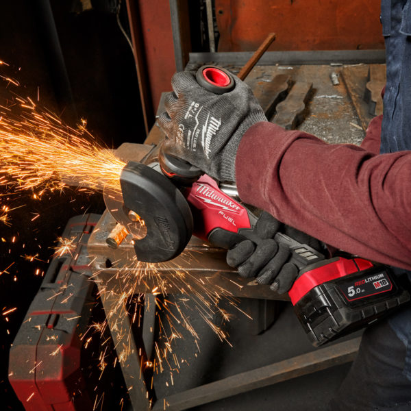 Milwaukee M18FSAG 18V 115mm Angle Grinder c w 2 x 5Ah Batts